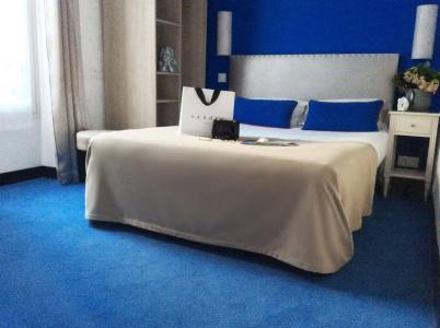 Hôtel Du Mont Dore Batignolles - 4
