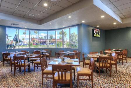 DoubleTree by Hilton Phoenix North - 28
