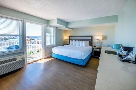 Commander & Suites - 146