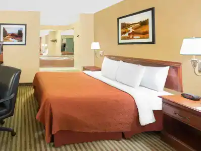 Howard Johnson by Wyndham Lookout Mountain - 20