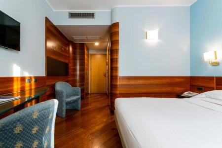 Mirage Sure Hotel Collection by Best Western - 12