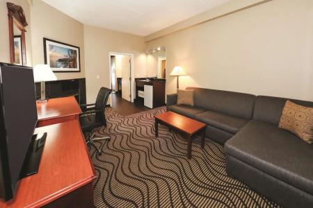 La Quinta Inn by Wyndham near Cedar Point - 57