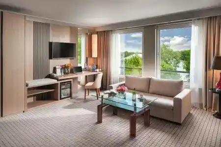 Landmark Creek & Wellness - 50