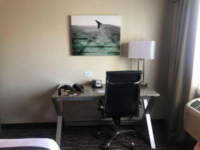 Best Western Plus Peppertree Airport Inn - 39