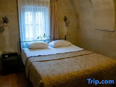 Caravanserai Cave - 276
