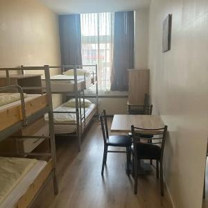 Low Budget Hostel - 20