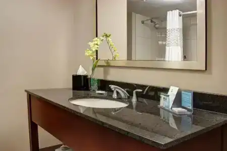 Hampton Inn by Hilton - Toronto - 39