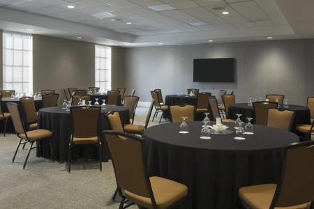 SpringHill Suites by Marriott Convention Center - 9