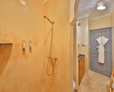 Riad Amya - 25