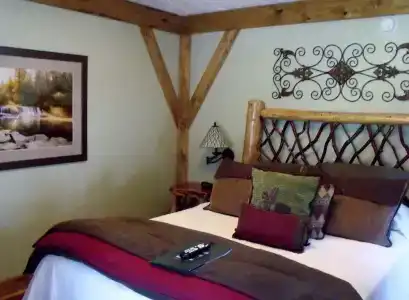 Hemlock Inn - 4