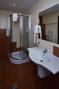 Sunrise Park Complex - Free Wellness Center - 7