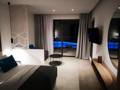 Zoes & Suites - 124