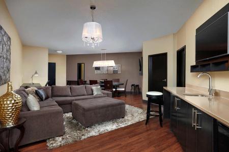 Four Points by Sheraton & Suites West - 45