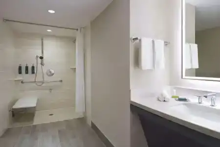 Hilton - 84