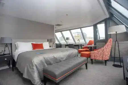 Ten Hill Place - 14