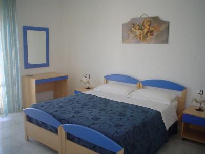 B&B Brezza Marina & Shoreline Restaurant - 5