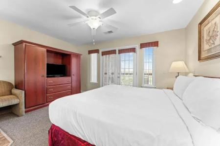 Grand Crowne by Capital Vacations - 65