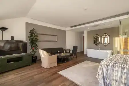 Ansen and Suites - 107
