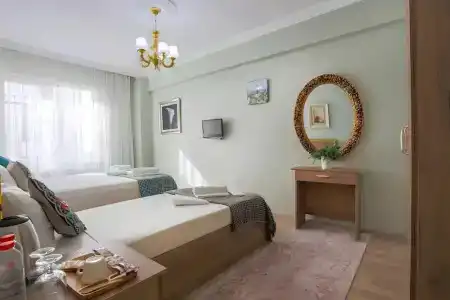 Sofia Corner - 73