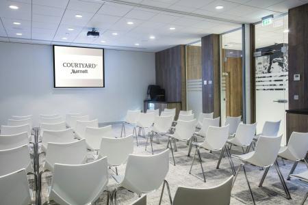 Courtyard by Marriott Edinburgh West - 13