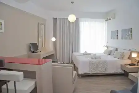 Christina - 100