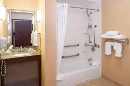 Comfort Suites Airport Convention Center - 7