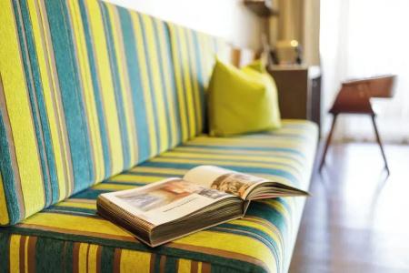 Lederer's living - 75