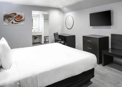 Hollywood Inn Express Lax - 30