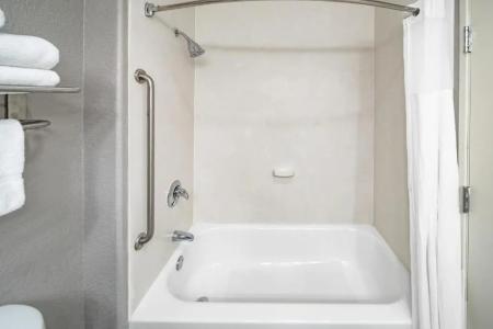 Days Inn & Suites By Wyndham San Antonio Near At&t Center - 31