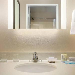 SpringHill Suites Phoenix North - 18