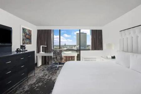 DoubleTree by Hilton - 1
