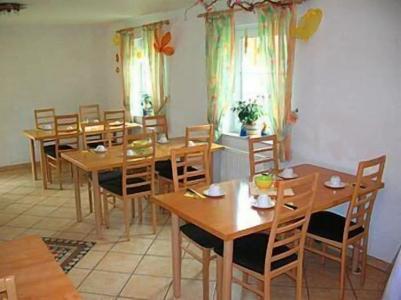 & Gästehaus Im Ziegelweg garni (Eintrittskarten für den EP über uns für jeden Tag erhältlich) - 13