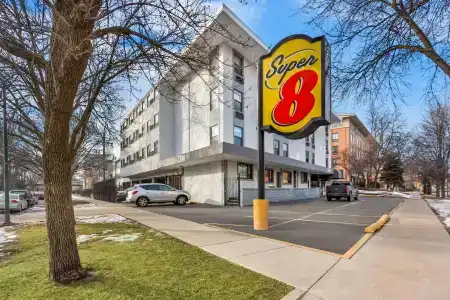 Super 8 by Wyndham Chicago IL - 6
