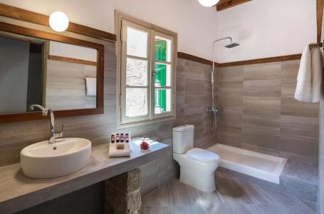 Saint Artemios and Oriental Suites - 5