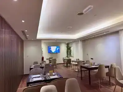 Ivory Inn - 11