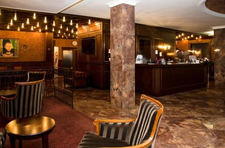 Residence & Club - 21