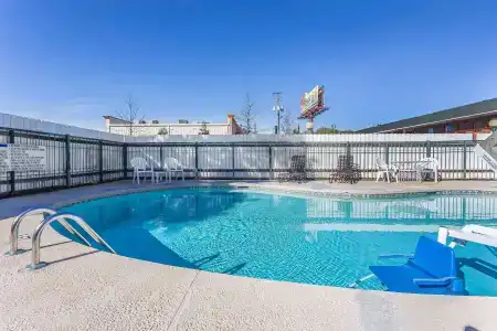 Rodeway Inn - 8