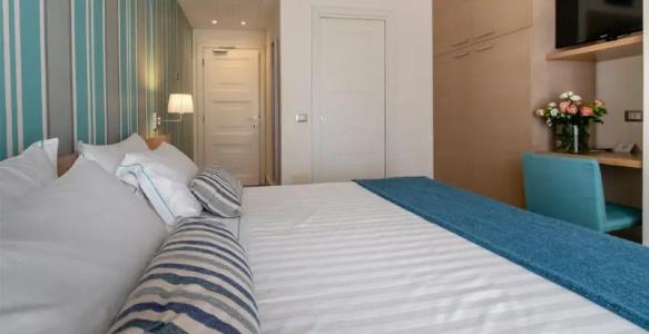 Le Rose Suite - 73