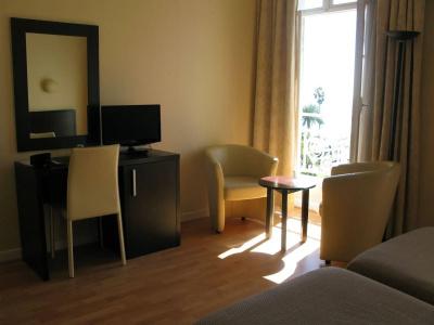 Hôtel Ambassador - 2
