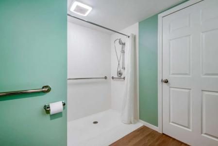 Quality Inn & Suites - 10