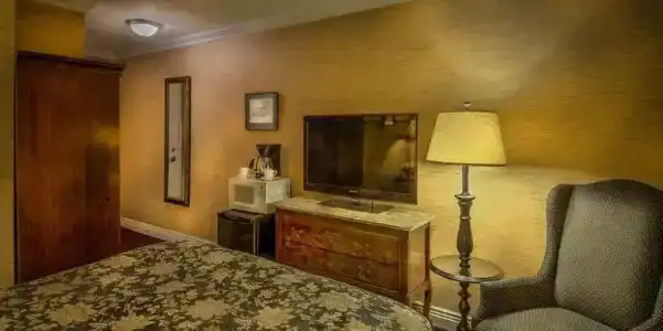 Red Coach Inn - 67