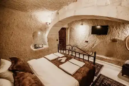 Romantic Cave - 42
