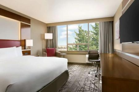 DoubleTree by Hilton Toronto Airport West - 37