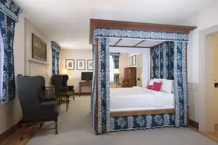 Colonial Houses - A Colonial - 40