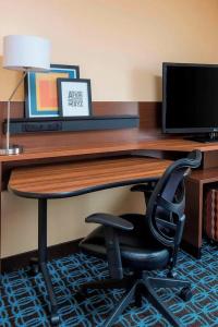 Fairfield Inn & Suites - 23