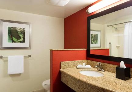 Courtyard by Marriott Miami Airport - 10