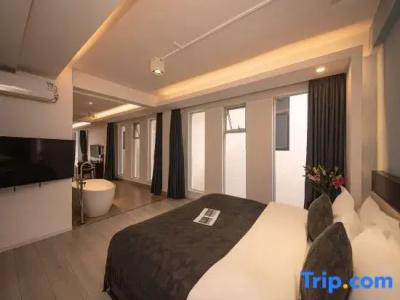 Pure Comfort Inn - 110