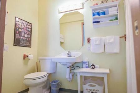 Sea Treasures Inn - 42