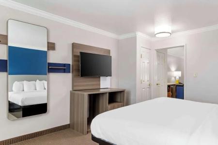 Country Inn & Suites by Radisson, Beach, TX - 44