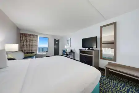 Best Western Plus Holiday Sands Inn & Suites - 82